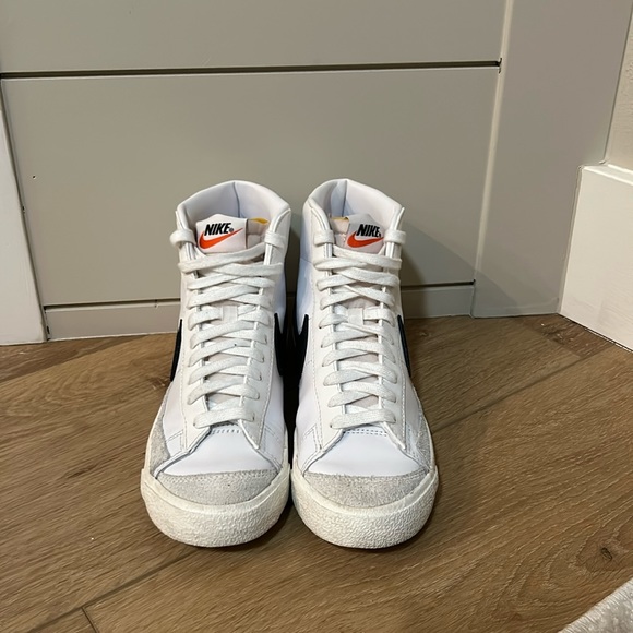 Women’s Nike Blazer - Picture 2 of 8